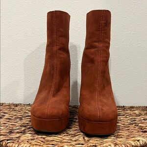 Chic Rust Suede Platform Heeled Boots
